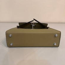 Load image into Gallery viewer, Non Branded-No Logo (Epsom Leather) mini bag (silver)
