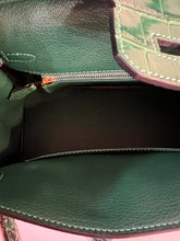 Load image into Gallery viewer, Non Branded-No Logo 25 cm genuine Togo leather featuring an embossed crocodile print.
