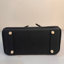 Load image into Gallery viewer, Non Branded-No Logo 25 cm genuine Togo leather featuring an embossed crocodile print.
