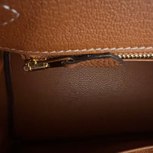 Load image into Gallery viewer, Non Branded-No Logo 25 cm genuine Togo leather featuring an embossed crocodile print.

