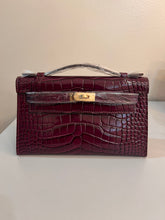Load image into Gallery viewer, Non Branded-No Logo (Embossed Croc) pochette (gold)

