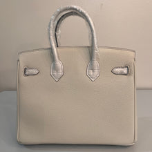Load image into Gallery viewer, Non Branded-No Logo 25 cm genuine Togo leather featuring an embossed crocodile print.
