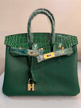 Load image into Gallery viewer, Non Branded-No Logo 25 cm genuine Togo leather featuring an embossed crocodile print.
