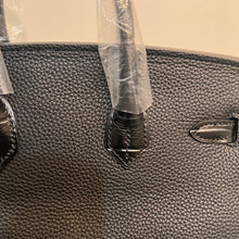Load image into Gallery viewer, Non Branded-No Logo 25 cm genuine Togo leather featuring an embossed crocodile print.
