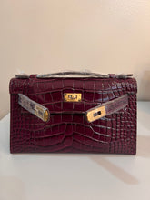 Load image into Gallery viewer, Non Branded-No Logo (Embossed Croc) pochette (gold)
