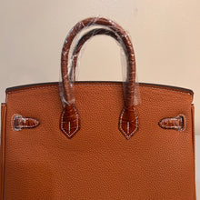 Load image into Gallery viewer, Non Branded-No Logo 25 cm genuine Togo leather featuring an embossed crocodile print.
