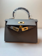 Load image into Gallery viewer, Non Branded-No Logo (Epsom Leather) mini bag (gold)
