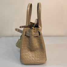 Load image into Gallery viewer, Sloan Bag Crocodile (gold)(silver)
