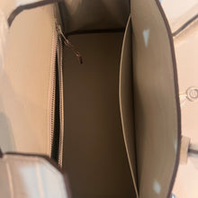 Load image into Gallery viewer, Non Branded-No Logo 25 cm genuine Togo leather featuring an embossed crocodile print.
