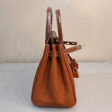 Load image into Gallery viewer, Non Branded-No Logo 25 cm genuine Togo leather featuring an embossed crocodile print.
