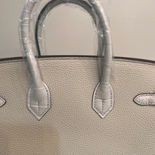 Load image into Gallery viewer, Non Branded-No Logo 25 cm genuine Togo leather featuring an embossed crocodile print.
