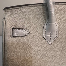 Load image into Gallery viewer, Non Branded-No Logo 25 cm genuine Togo leather featuring an embossed crocodile print.
